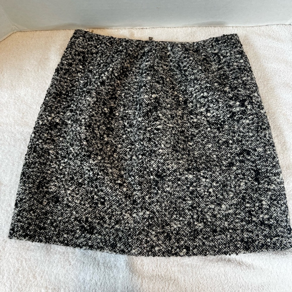 Tahari Women’s skirt
